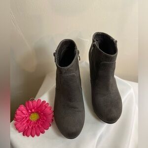 Dream Pairs~Dark Gray Suede Low Wedged Ankle Boots~Round Toe Design~Size 6.5